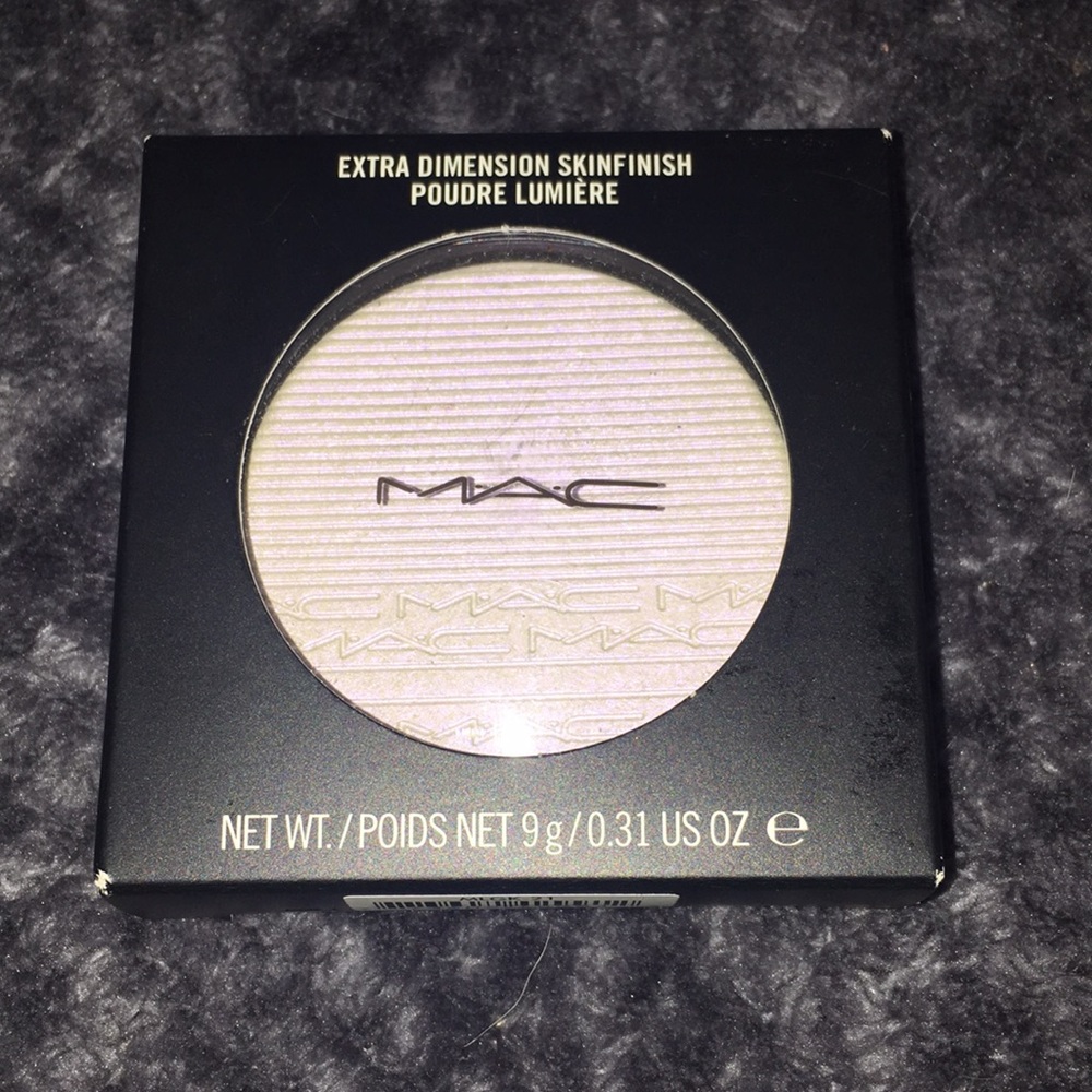 MAC Extra Dimension  Highlighter